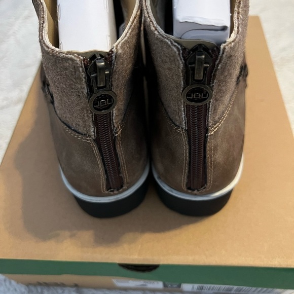 New in Box JBU by Jambu Water Resistant Booties Size 12 - Picture 4 of 8